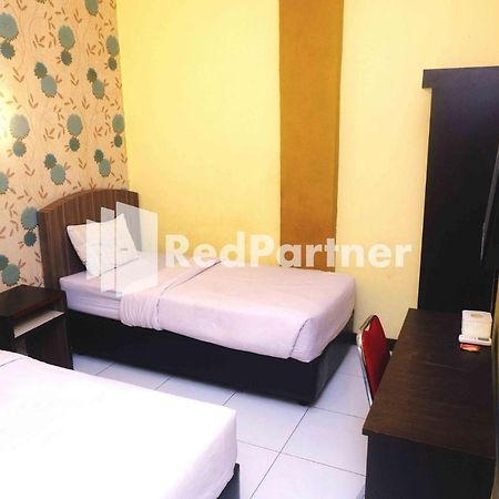 Hotel Permata Makassar Mitra Reddoorz Balangberu Bagian luar foto