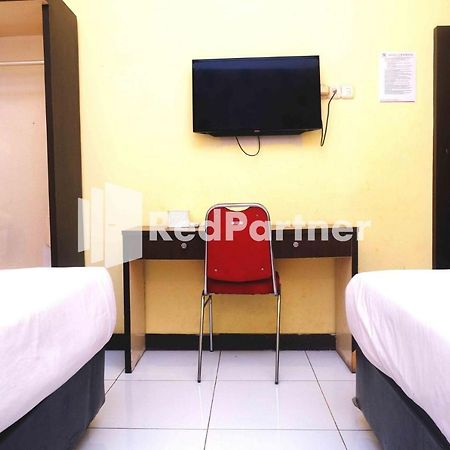 Hotel Permata Makassar Mitra Reddoorz Balangberu Bagian luar foto