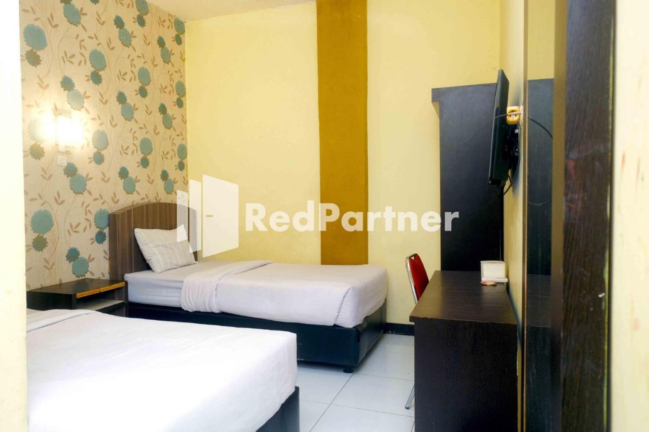 Hotel Permata Makassar Mitra Reddoorz Balangberu Bagian luar foto