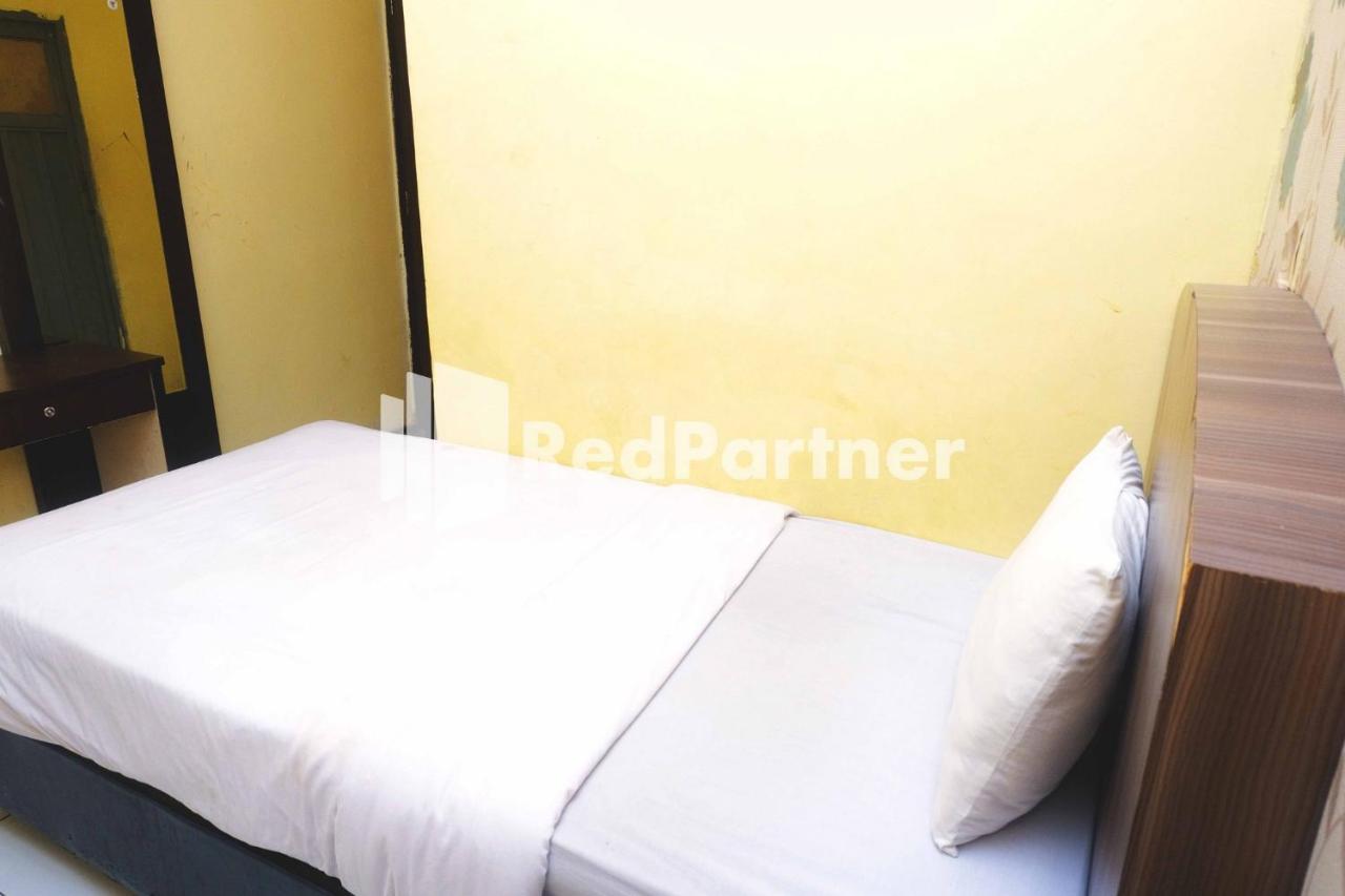 Hotel Permata Makassar Mitra Reddoorz Balangberu Bagian luar foto