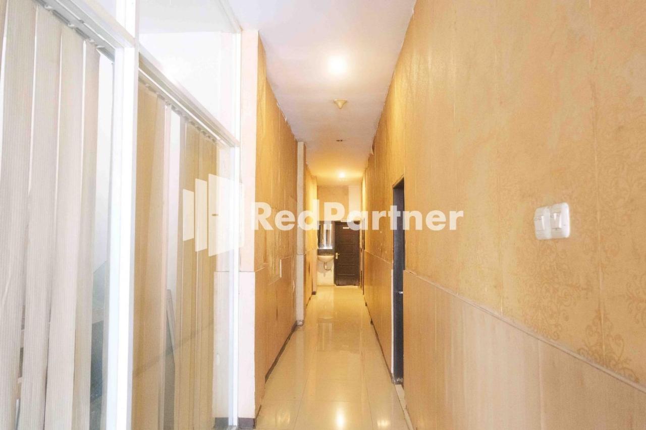 Hotel Permata Makassar Mitra Reddoorz Balangberu Bagian luar foto