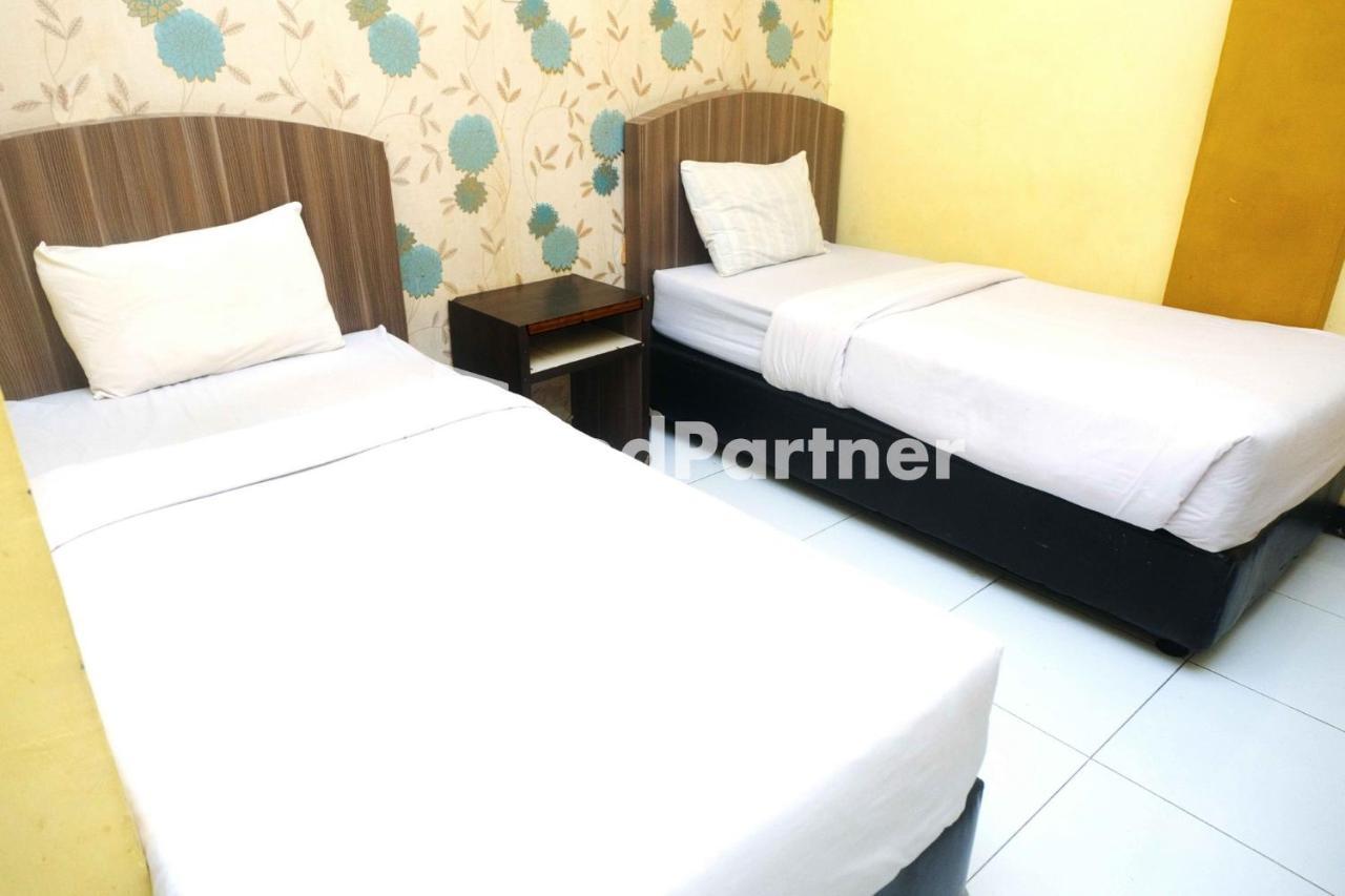 Hotel Permata Makassar Mitra Reddoorz Balangberu Bagian luar foto