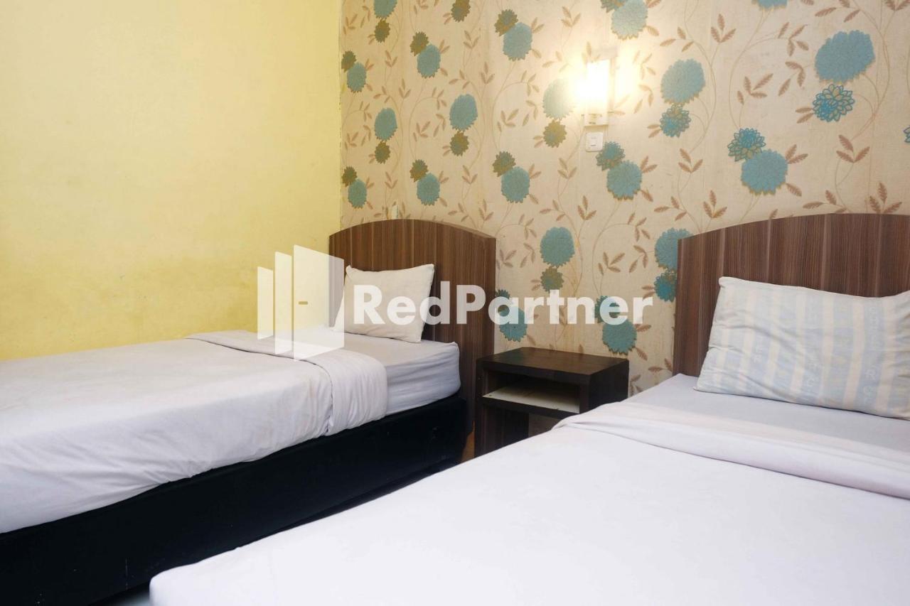 Hotel Permata Makassar Mitra Reddoorz Balangberu Bagian luar foto